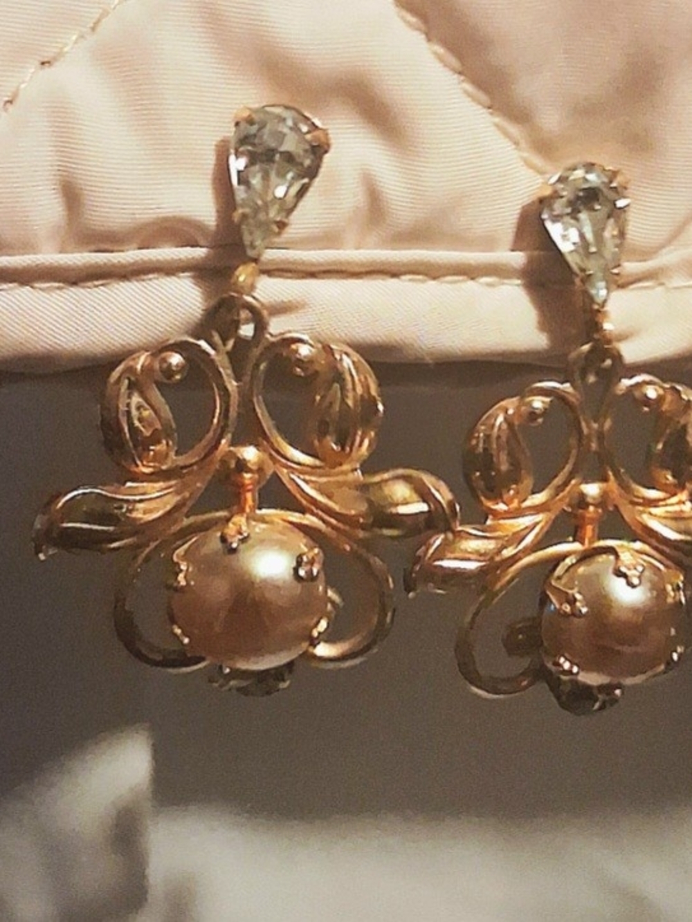 Vintage AMCO 12K Gold Filled Faux Pearl & Rhinestone Screw-Back Drop Earrings - Picture 2 of 5